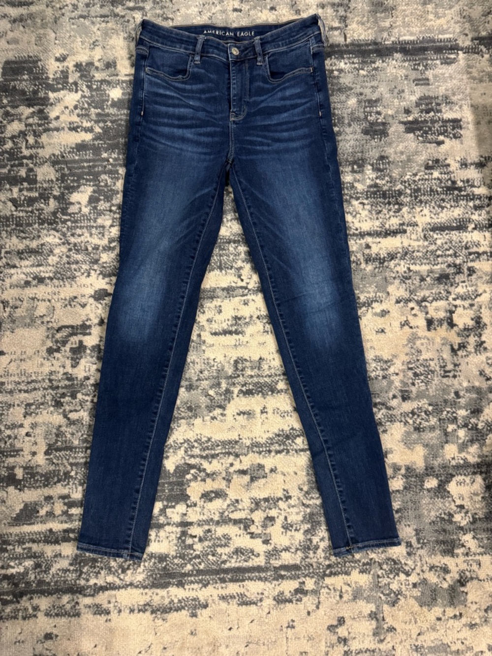 American Eagle Outfitters Women's Dark Blue Skinny Jeans

Long inseam (31”)